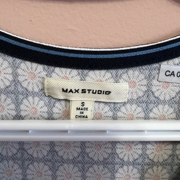 Faux wrap daisy dress - Picture 3 of 4